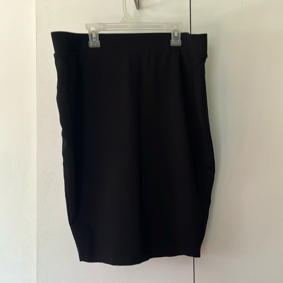 Torrid Size 1 Mid Length Pencil Skirt (Black) - Picture 1 of 3